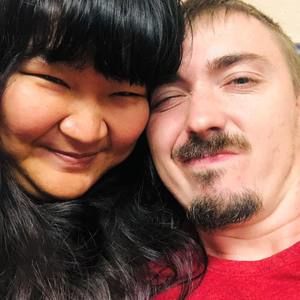 Meet your Posher, Nailzy